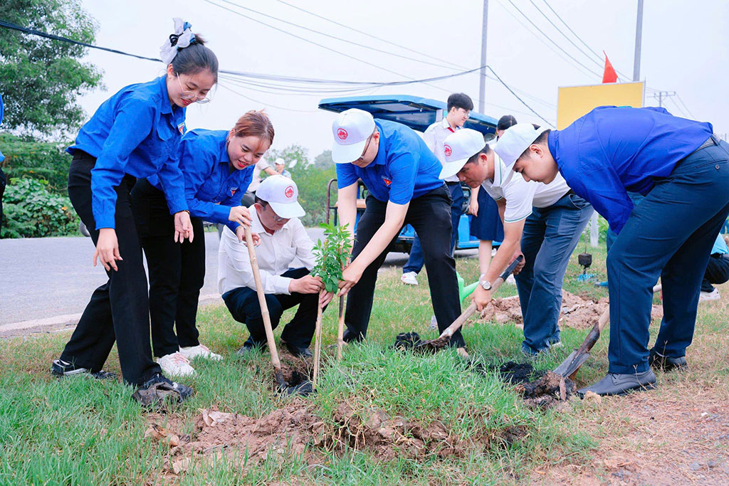 Xã Tân Vĩnh Lộc, TP.HCM – Hội Bảo vệ Thiên nhiên và Môi trường TP.HCM trao tặng cây xanh, chung tay phủ xanh đô thị