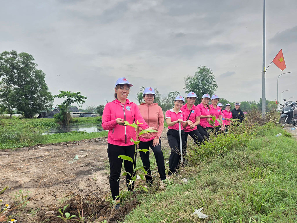 Xã Tân Vĩnh Lộc, TP.HCM – Hội Bảo vệ Thiên nhiên và Môi trường TP.HCM trao tặng cây xanh, chung tay phủ xanh đô thị