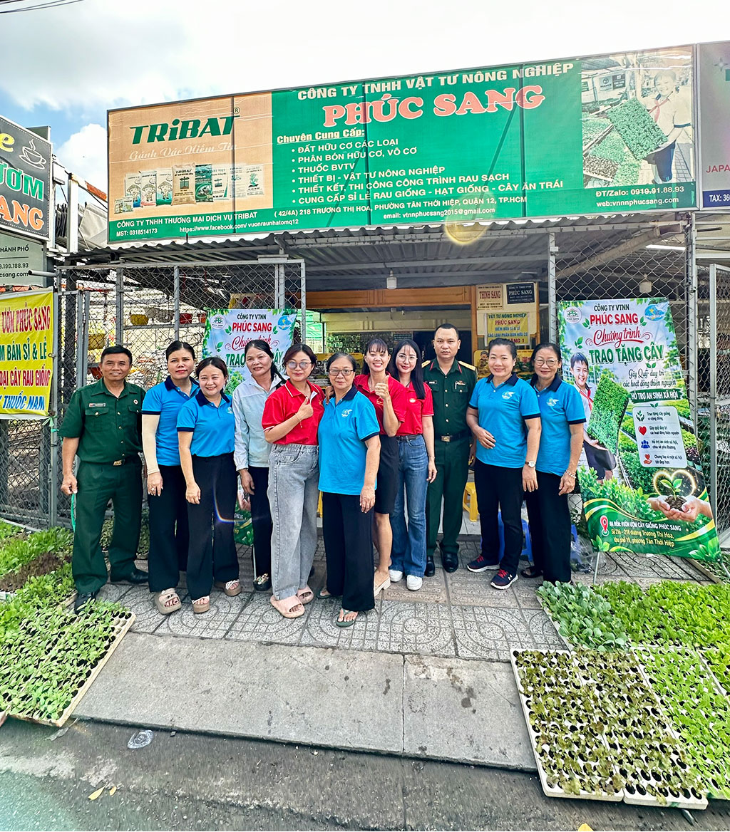 Trao tặng 10.000 cây rau giống và 200 chậu cây dược liệu gây quỹ thiện nguyện nhân Ngày môi trường thế giới 05/06