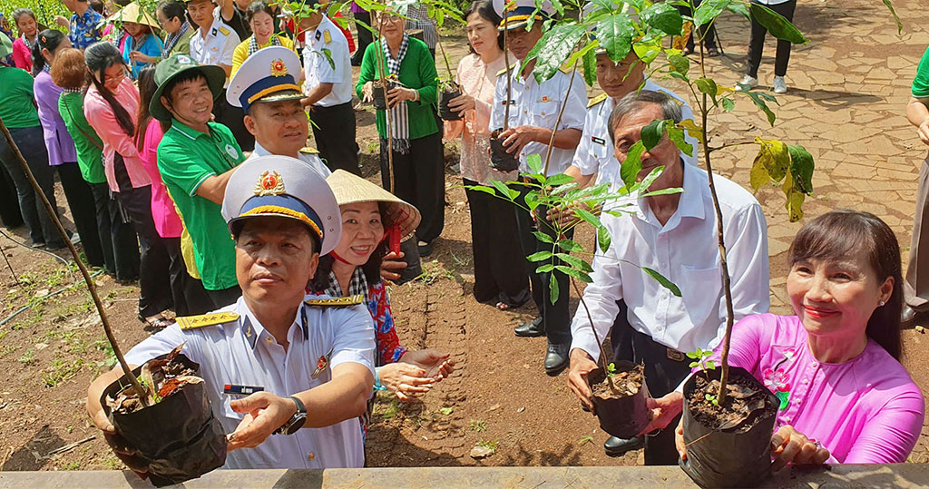 Ươm mầm xanh gửi Trường Sa – Lan tỏa chương trình “Một triệu cây vì biển đảo Tổ quốc, vì quê hương Việt Nam xanh”